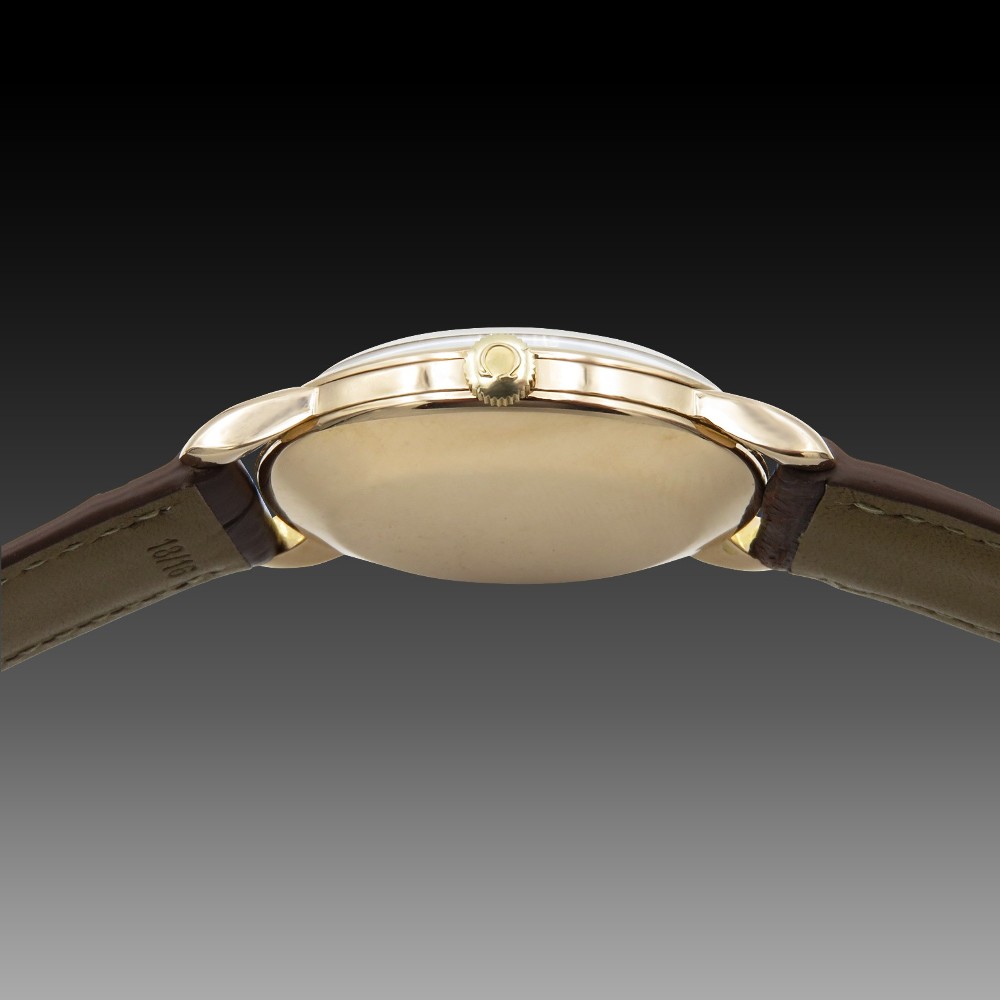 Bague entourage en Or 18K et platine vers 1920, Saphir Ceylan et Diamants.