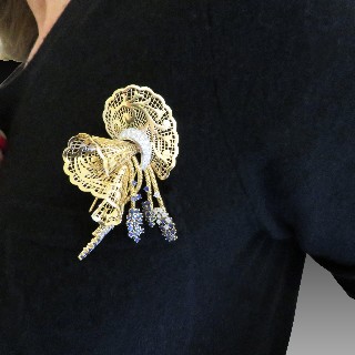  Broche en or 18K et platine massif saphirs et diamants vers 1950