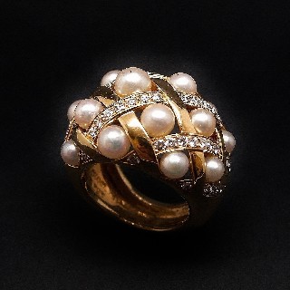 Bague CHANEL collection " Baroque " Perles et diamants. Taille 53.