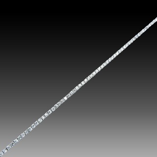 Bracelet ligne en or gris 18 Cts avec 74 diamants brillants G/VS  Total : 3,0 Cts