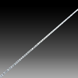 Bracelet ligne en or gris 18 Cts avec 74 diamants brillants G/VS Total : 3,0 Cts Bracelet ligne en or gris 18 Cts avec 74 diamants brillants G/VS Total : 3,0 Cts