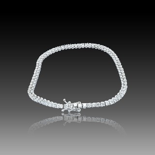 Bracelet ligne en or gris 18 Cts avec 74 diamants brillants G/VS  Total : 3,0 Cts