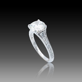 Solitaire en Or gris 18 Cts avec Diamant brillant 1,41 Cts H-VS1 + 0,31 Cts