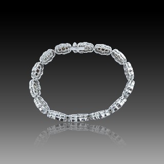 Bracelet articulé en or gris 18 Cts avec 343 diamants brillants .Total : 3.8 Cts