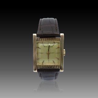 Montre Jaeger LeCoultre Rectangulaire  Or 18k mécanique Vers 1950.