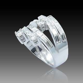 Bague Or gris 18 Cts avec 1,87 Cts de Diamants brillants  & baguettes.