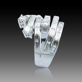 Bague Or gris 18 Cts avec 1,87 Cts de Diamants brillants  & baguettes.