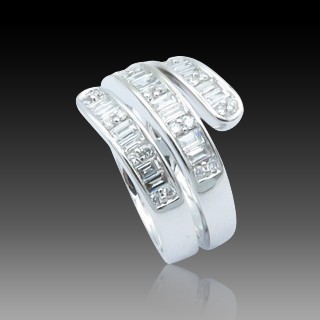 Bague Or gris 18 Cts avec 1,00 Cts de Diamants brillants  & baguettes.