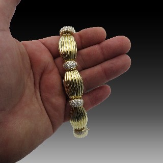 Bracelet O.J Perrin en Or 18k massif avec diamants brillants vers 1980.