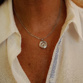 Pendentif Chopard Happy Diamonds Or jaune 18k Diamants . Pendentif Chopard Happy Diamonds Or jaune 18k Diamants .