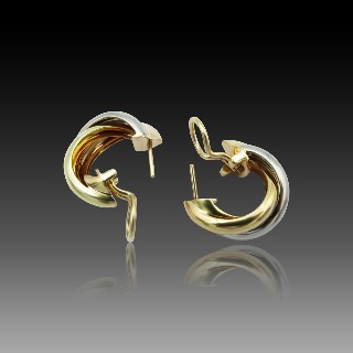 Boucles d'oreilles Cartier en or 18k "Trinity" petit modèle de 1998. Boucles d'oreilles Cartier en or 18k "Trinity" petit modèle de 1998.