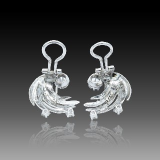 Boucles d'Oreilles en Or Gris 18k avec Diamants Brillants. Année 1970