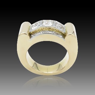 Bague Tank vers 1950 en or 18k et platine avec diamants . Taille 56 . Bague Tank vers 1950 en or 18k et platine avec diamants . Taille 56 .