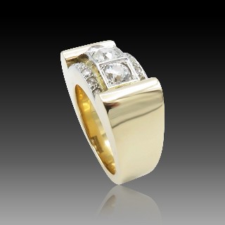 Bague Tank vers 1950 en or 18k et platine avec diamants . Taille 56 . Bague Tank vers 1950 en or 18k et platine avec diamants . Taille 56 .