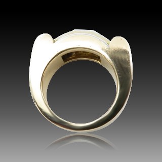 Bague Tank vers 1950 en or 18k et platine avec diamants . Taille 56 . Bague Tank vers 1950 en or 18k et platine avec diamants . Taille 56 .