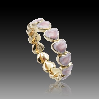 Alliance Poiray "Coeurs Perlés" en Or rose 18k émail rose. Taille 49