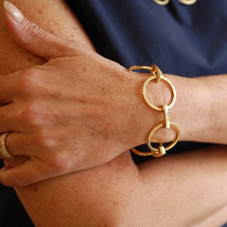 Bracelet Boucheron "Madone" Or 18k Boite et Papiers d'origine. Bracelet Boucheron "Madone" Or 18k Boite et Papiers d'origine.