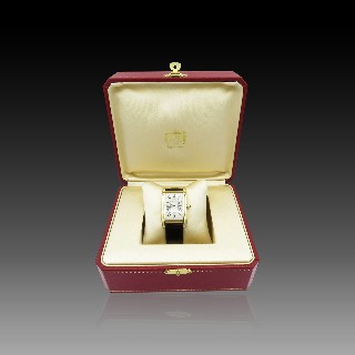 Montre Cartier Tank Américaine Homme Or Jaune 18k grand modèle vers 2001. Montre Cartier Tank Américaine Homme Or Jaune 18k grand modèle vers 2001.