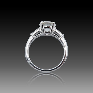 Solitaire en Or gris 18 Cts avec Diamant brillant 1,77 Cts G-VS1 + 0,18 Cts