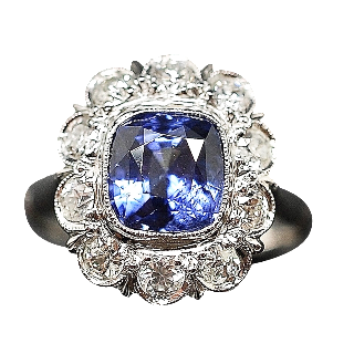 Bague entourage en Or 18K et platine vers 1920, Saphir Ceylan  et Diamants.