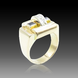 Bague "Tank" 1940 or jaune 18 k et platine avec diamants et verneuils 