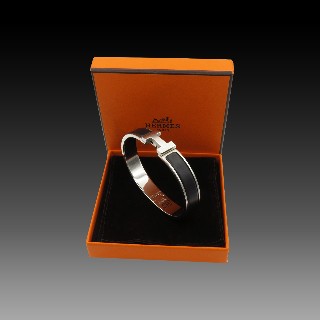 Bracelet Hermes Acier et cuir Collection Clic HH . Full set. 18,5 cm