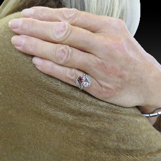 Bague toi et moi vers 1900 en Or jaune et platine avec Diamants et rubis