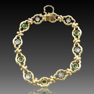 Bracelet vers 1900 en or 18k et Platine avec Emeraudes Cabochons et Diamants