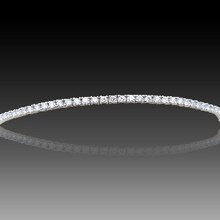 Bracelet ligne en or gris 18k avec 1.38 Cts de Diamants brillants.