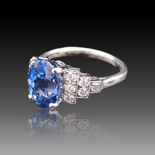 Bague Or Gris 18k , Saphir Cylan non chauffé de 4.44 Cts et Diamants.