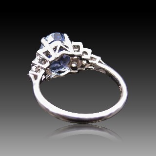 Bague Or Gris 18k , Saphir Cylan non chauffé de 4.44 Cts et Diamants.