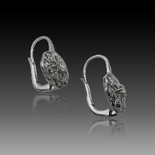 Boucles d'Oreilles Pendantes en or gris 18k avec 0.51 Cts de Diamants G-VS. Boucles d'Oreilles Pendantes en or gris 18k avec 0.51 Cts de Diamants G-VS.