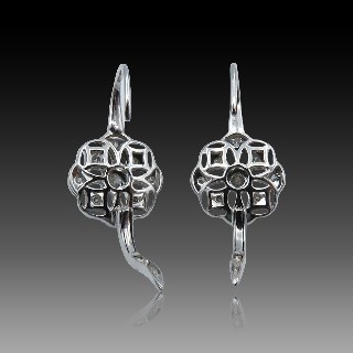 Boucles d'Oreilles Pendantes en or gris 18k avec 0.51 Cts de Diamants G-VS. Boucles d'Oreilles Pendantes en or gris 18k avec 0.51 Cts de Diamants G-VS.