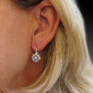 Boucles d'Oreilles Pendantes en or gris 18k avec 0.51 Cts de Diamants G-VS.