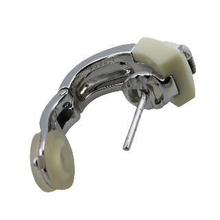 Boucles d'oreilles Mauboussin en Or gris 18k avec Nacre et diamants. Boucles d'oreilles Mauboussin en Or gris 18k avec Nacre et diamants.