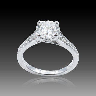 Solitaire en or gris 18k avec Diamant de 1,30 Ct F-SI1 .Certificat HRD.