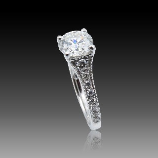 Solitaire en or gris 18k avec Diamant de 1,30 Ct F-SI1 .Certificat HRD.