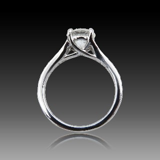 Solitaire en or gris 18k avec Diamant de 1,30 Ct F-SI1 .Certificat HRD.