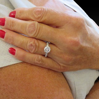 Solitaire en or gris 18k avec Diamant de 1,30 Ct F-SI1 Certificat HRD.