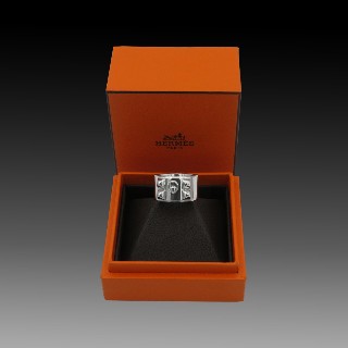 Bague Hermes Collier de Chien argent massif grand modèle.boite d'origine Bague Hermes Collier de Chien argent massif grand modèle.boite d'origine