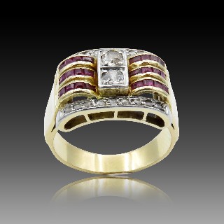 Bague "Tank" 1950 or jaune 18 k et platine avec diamants et rubis. Taille 55