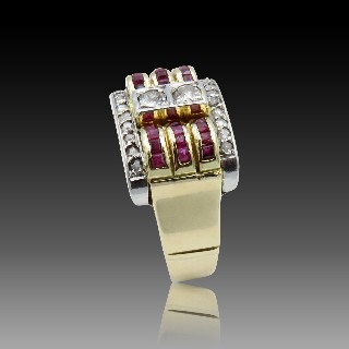 Bague "Tank" 1950 or jaune 18 k et platine avec diamants et rubis. Taille 55