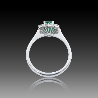 Bague Or gris 18k, Emeraude et Diamants brillants Bague Or gris 18k, Emeraude et Diamants brillants