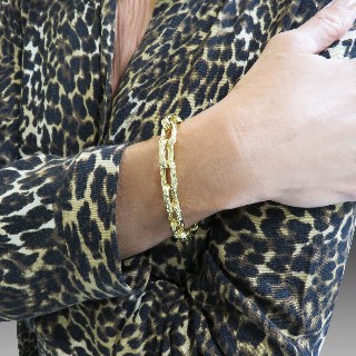 Bracelet en or jaune 18k massif . Poids : 45,40 Grs. 18,5 cm vers 1970