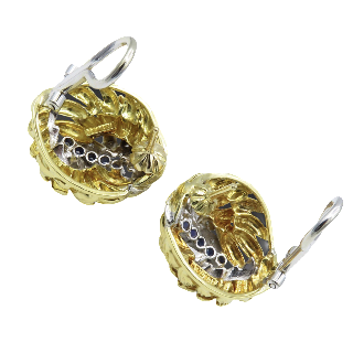 Boucles d'Oreilles en or jaune et gris 18k massif avec saphirs et diamants . Boucles d'Oreilles en or jaune et gris 18k massif avec saphirs et diamants .