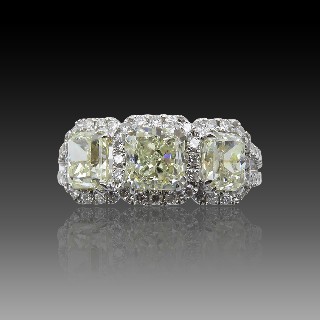 Bague Or Gris 18k avec 3,10 carats de diamants radiants et brillants. Taille 53