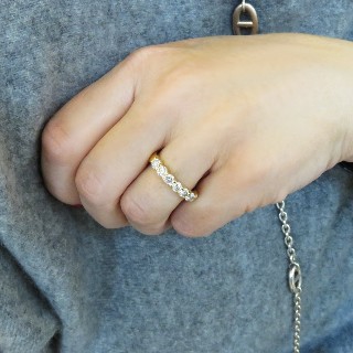 Demi Alliance or jaune 18k avec 1.26 Cts de Diamants Brillants . Taille 59/60. Demi Alliance or jaune 18k avec 1.26 Cts de Diamants Brillants . Taille 59/60.