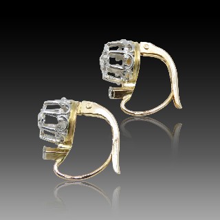 Boucles d'oreilles Dormeuses en or 18k et Platine vers 1930 avec roses de diamant