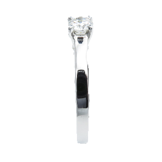 Solitaire Boucheron Beloved en platine avec Diamant de 0.30 Ct. F/VVS. Taille 53 Solitaire Boucheron Beloved en platine avec Diamant de 0.30 Ct. F/VVS. Taille 53