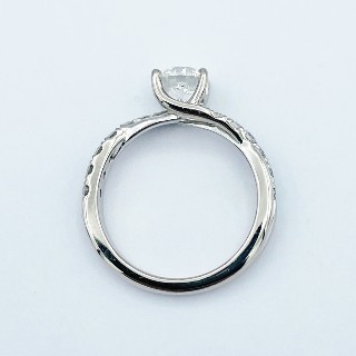 Solitaire en or gris 18k avec Diamant de 0,70 Ct .D/VS2 + 0,28 Cts. Taille 48.